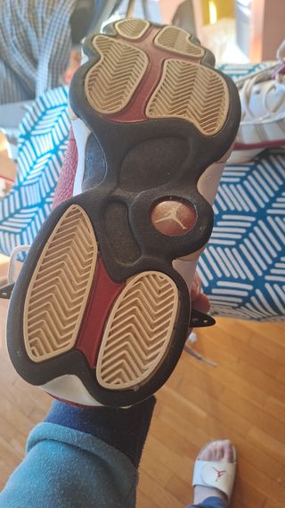 Zapatillas Jordan Rojas y Blancas