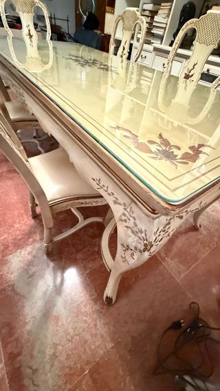 Mesa comedor y 8 sillas estilo clásico