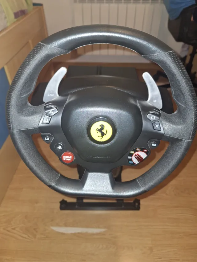Volante Ferrari para PC/Consola