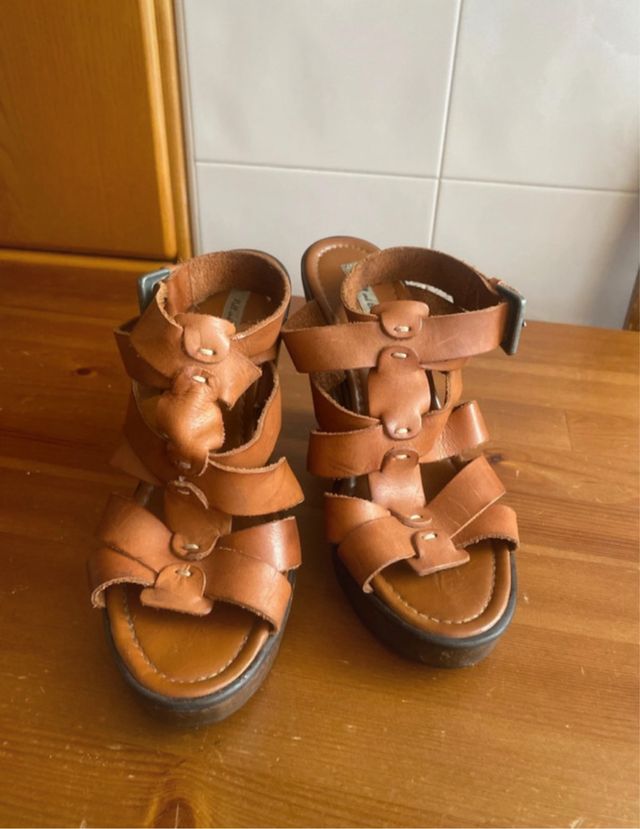 Sandalias Pull&Bear Marrones Tacón