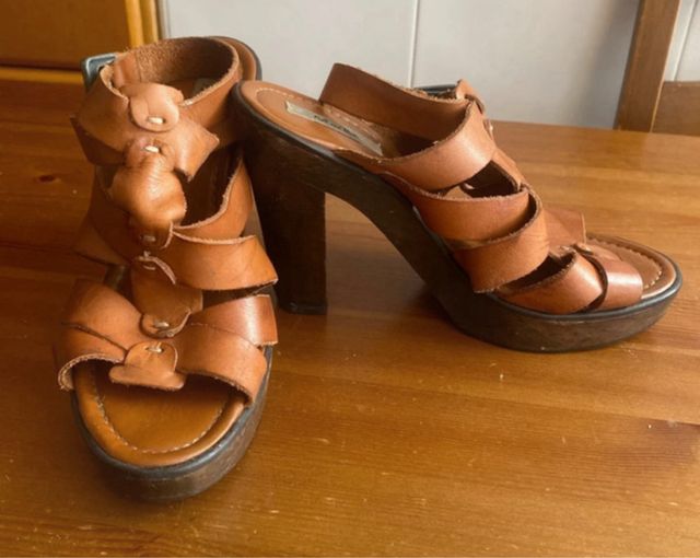 Sandalias Pull&Bear Marrones Tacón