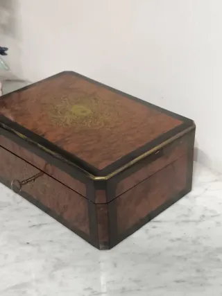 Antigua caja francesa Napoleón III