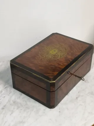 Antigua caja francesa Napoleón III