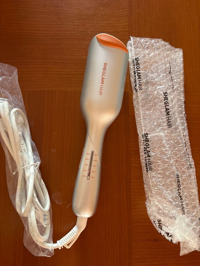 Plancha pelo SHEGLAM Beach Babe.Ondas surferas.