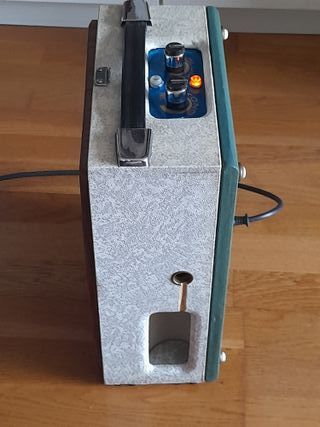 Antiguo amplificador a válvulas para guitarra