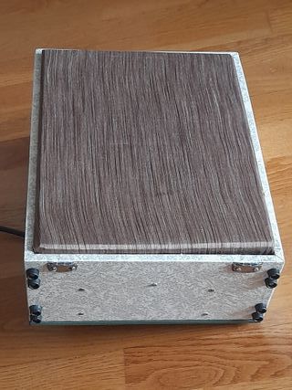 Antiguo amplificador a válvulas para guitarra