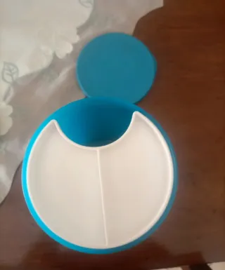 Contenitore ermetico con scomparti