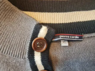 Lote 2 magliette Pierre Cardin. Omaggio 2 sciarpe