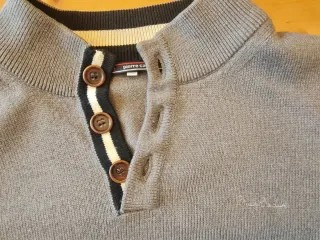 Lote 2 magliette Pierre Cardin. Omaggio 2 sciarpe