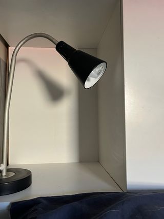 Litera con armario y estanterías