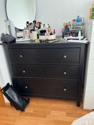 Dormitorio completo: Cama, 2 mesitas y 2 cómodas