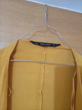 Chaqueta Zara amarilla