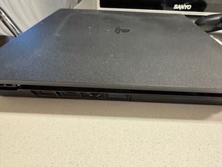 PS4 Slim 500GB Negra + FC 24 + 2 mandos + palancas