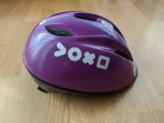 Casco niñ@ morado B'Twin