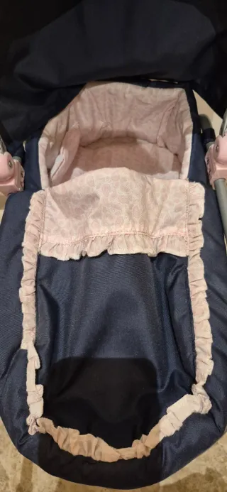 Carrito de bebé de juguete azul y rosa