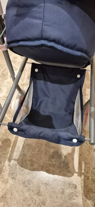 Carrito de bebé de juguete azul y rosa