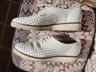 Zapatos tipo golf mujer blancos