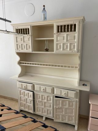 Aparador vitrina y cofre madera