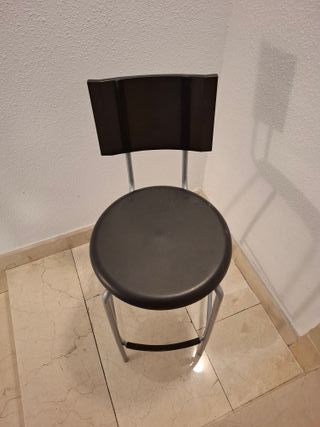 Taburete alto Ikea negro y gris