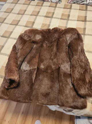 Abrigo de conejo marrón