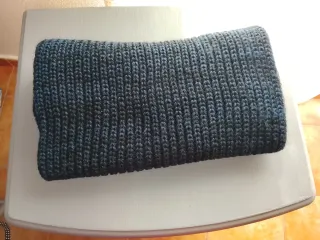 Bufanda tejida azul y gris