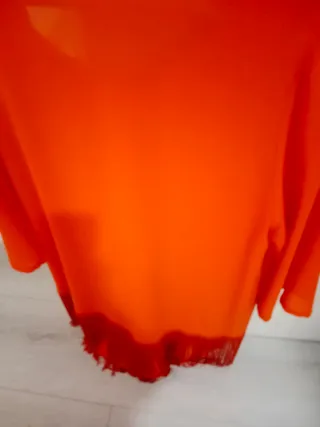 Vestido rojo con volantes y chal precioso con flec