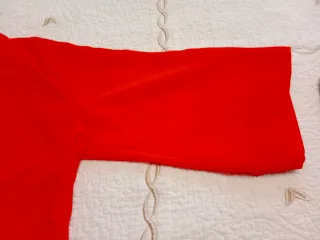 Vestido rojo con volantes y chal precioso con flec