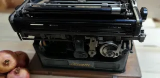Macchina da scrivere Olivetti M20