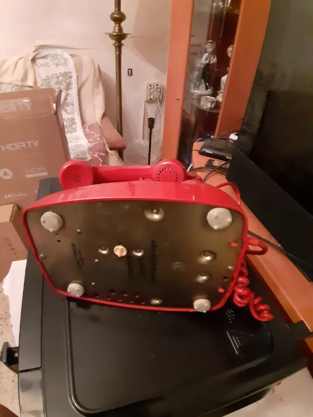 Vecchio telefono rosso