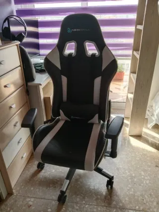 Consola PS5 Blanca + Monitor MSI Curvo + Volante L