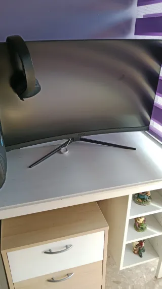 Consola PS5 Blanca + Monitor MSI Curvo + Volante L