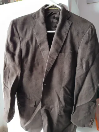 Traje de hombre marrón