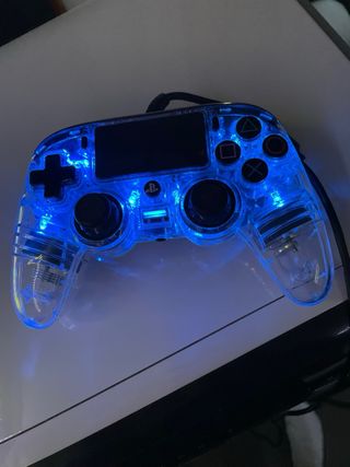 PS4 500GB + 9 juegos + mando Nacon LED