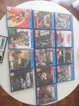 PS4 con 3 mandos y 13 juegos