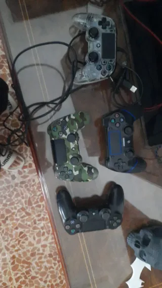 PS4 con 3 mandos y 13 juegos