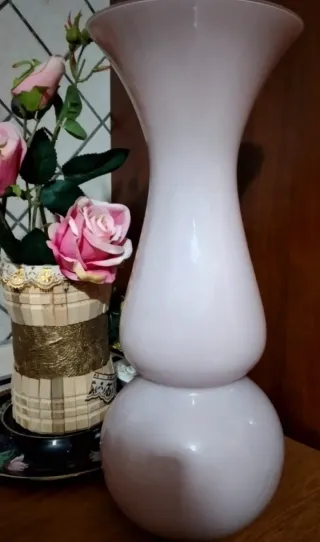 Vaso in vetro rosa e bianco