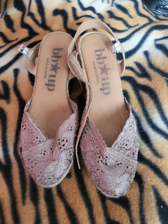 Cuñas bajas bb.up encaje beige