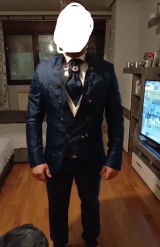 Traje de novio azul para bodas y eventos