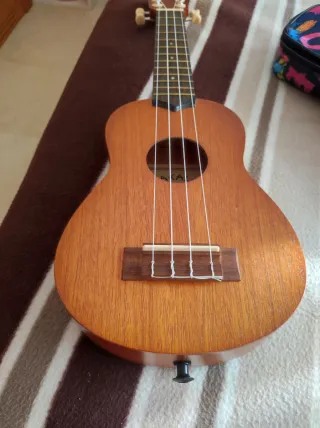 Ukelele Malaka sin estrenar con funda