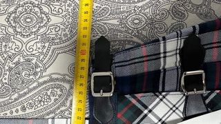 Falda de cuadros con tirantes