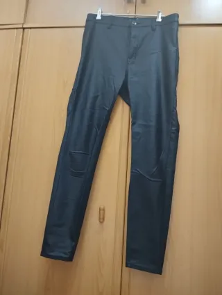 Pantalón efecto piel negro talla 44