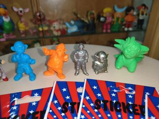 Lote vintage muñeco y stickers Bola de dragon ball