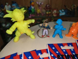 Lote vintage muñeco y stickers Bola de dragon ball
