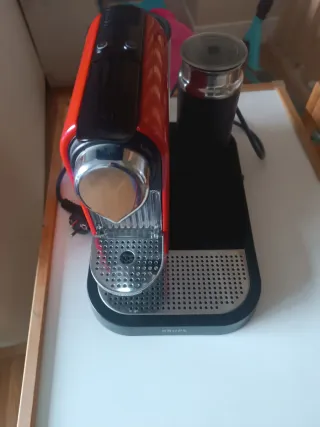 Cafetera Nespresso Krups Roja