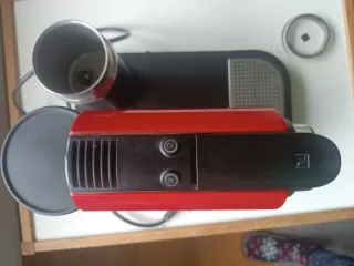 Cafetera Nespresso Krups Roja