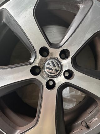 Juego de Llantas Originales Golf 7 GTI