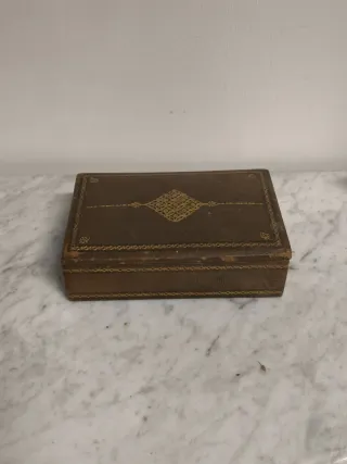Caja antigua de cuero