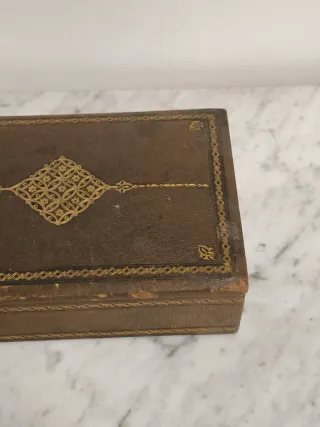 Caja antigua de cuero