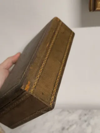 Caja antigua de cuero