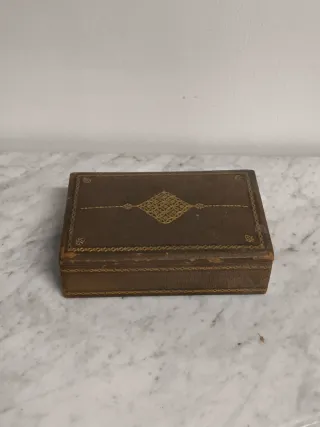 Caja antigua de cuero
